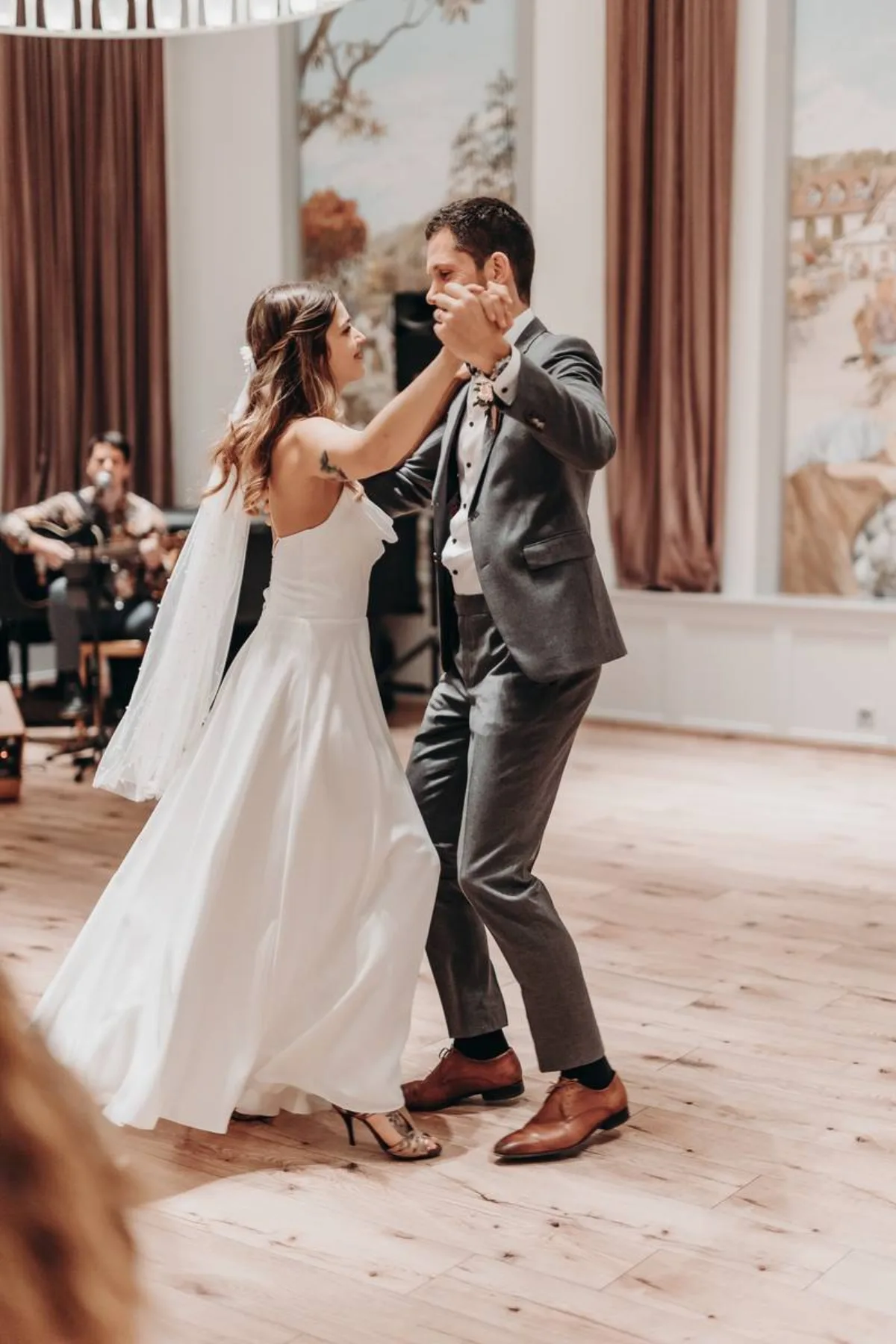 Bridal couple during their wedding dance in the Löwen hall